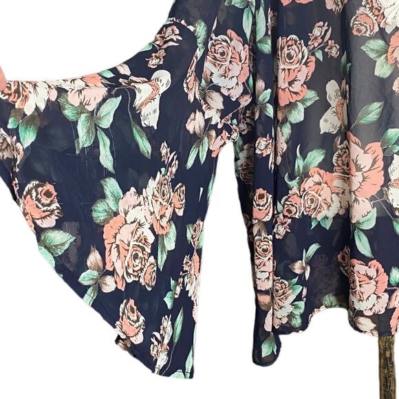 Torrid Wm’s Sz 4 Sheer Black Floral Lace Front Bell Sleeve Pull On Blouse - Picture 3 of 5